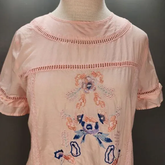 A dip of Darling Women's Dress Floral Embroidered Pink Medium Delicate Feminine - Picture 2 of 13